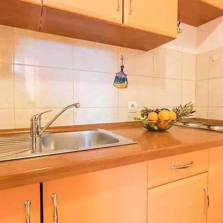 Neda Apartman * Макарска