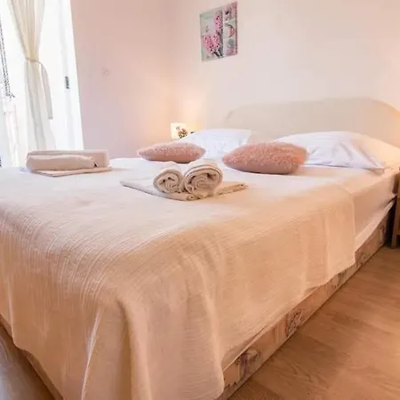 Neda Apartman Апартаменты Макарска