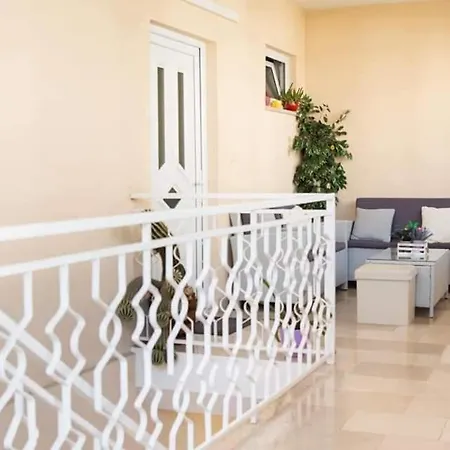 Neda Apartman Макарска